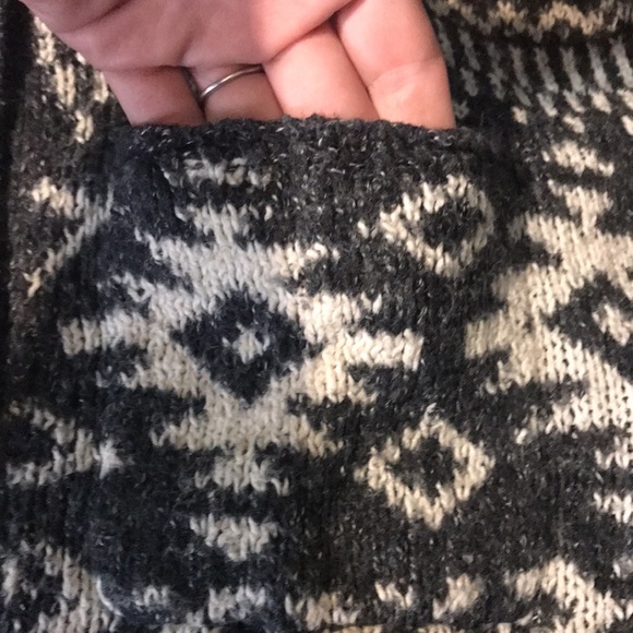 Hollister Fair Isle 3 Button Long Cardigan in Gray Size XS/S - Picture 6 of 8